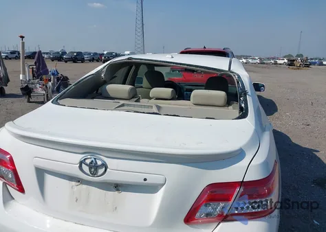 2011 Toyota Camry Le z USA, uszkodzony, nr VIN 4T4BF3EK2BR212575